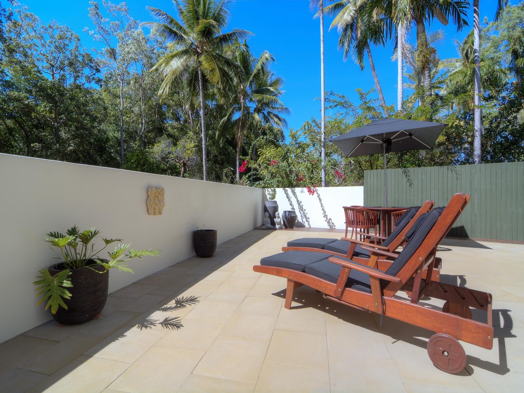 Whispering Palms Port Douglas Absolute Beachfront